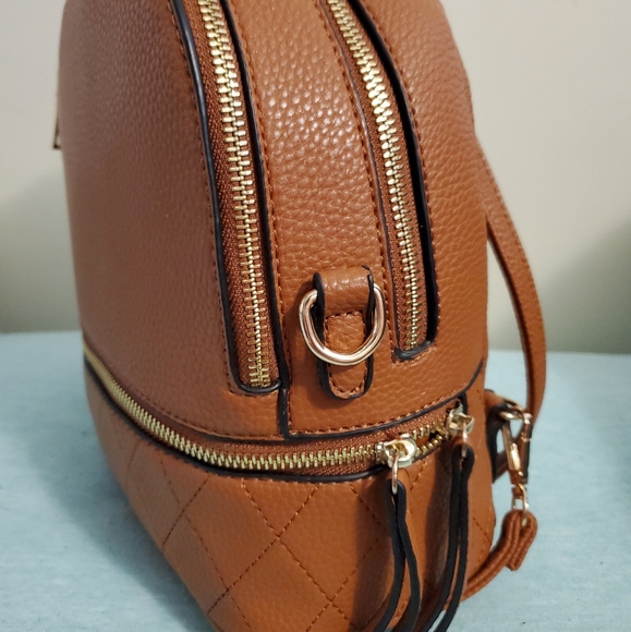 Small backpack/purse 🤍 - Picture 3 of 3